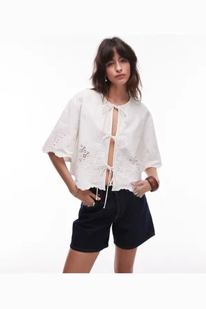 Topshop Mañanita blanco con diseño calado estilo tapete y lazadas delanteras de