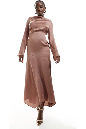 ASOS Vestido largo marrón con cuello alto y bajo asimétrico de satén de