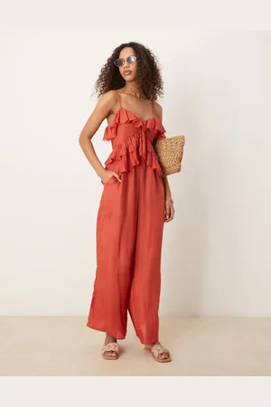 ASOS Mono largo color óxido con volantes en el pecho y espalda fruncida de viscosa de -Rojo