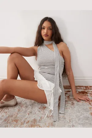 Weekday Top blanco y gris a rayas con cuello halter asimétrico Iza de