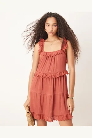 ASOS Vestido corto color óxido escalonado con vuelo, volantes e inserto de encaje de -Sin color