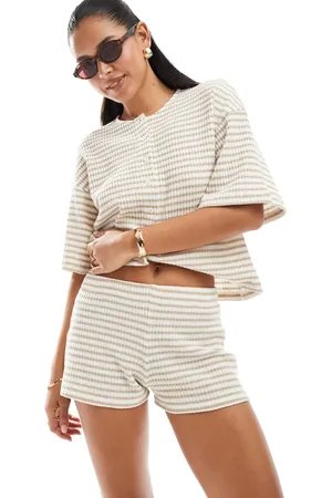ASOS Pantalones muy cortos de talle medio con diseño de paneles cosidos de (parte de un conjunto)-Neutro