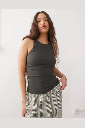 Weekday Top sin mangas con tachuelas de