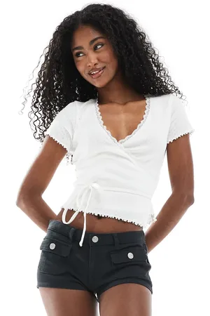 Monki Pantalones muy cortos negros con detalle de bolsillo de