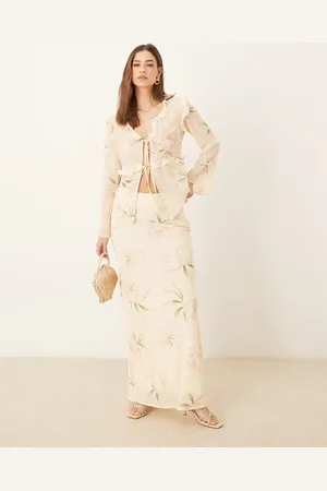 Pretty Lavish Falda larga color crema con estampado floral de chifón texturizado de (parte de un conjunto)-Multicolor