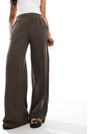 ASOS Pantalones marrón de pernera ancha con acabado texturizado de