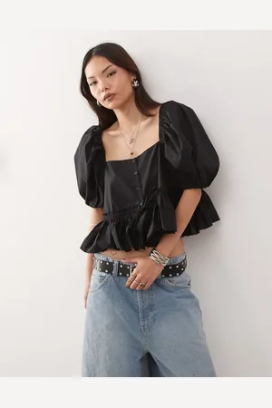 Monki Blusa negra de estilo mesonera con sobrefalda y mangas abullonadas de
