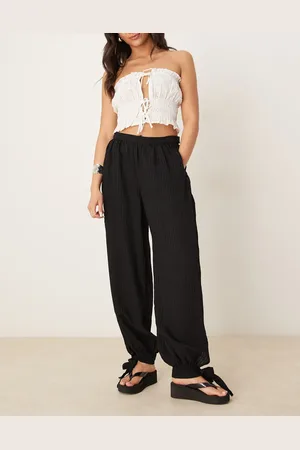 ASOS Pantalones negros a rayas fluidos con bajos ajustados de tejido texturizado de