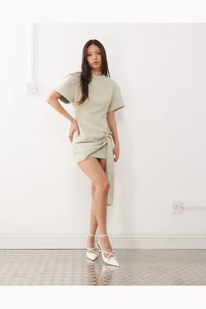 Lioness Vestido corto verde estructurado con cuello cerrado y detalle drapeado con adorno de metal en la cintura Martini de
