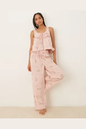 ASOS Pijama rosa de pantalones y top de tirantes abotonado con volantes y estampado de florecitas Ditsy de -Sin color