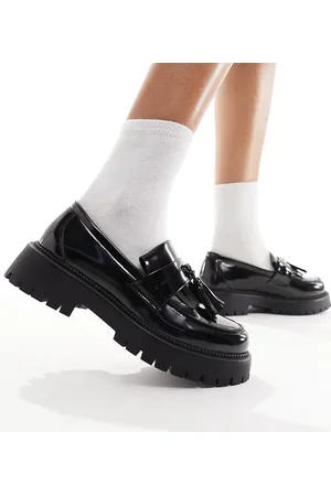 Schuh Mocasines negros con suela gruesa y borlas de charol Lachelle de Wide Fit