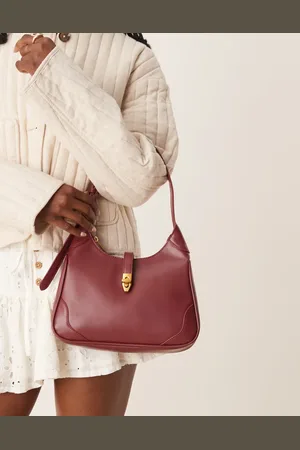 Gina Tricot Bolso de hombro rojo burdeos con un asa y hebilla dorada de