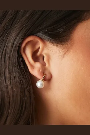 DesignB London Pendientes de aro pequeños dorados con perla de