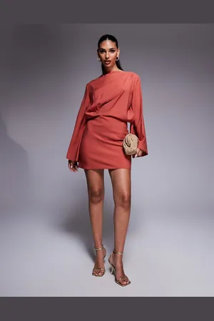 ASOS Vestido corto color óxido de corte al bies y manga larga con cintura recogida de -Naranja