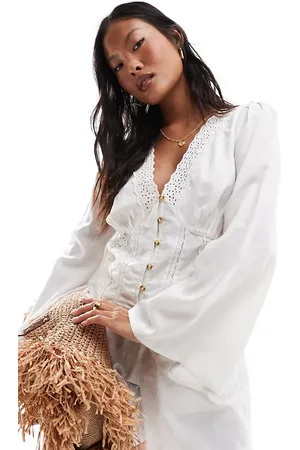 ASOS Top abotonado con inserto de encaje de Petite