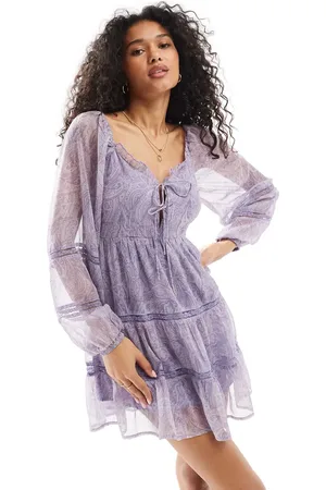 Miss Selfridge Vestido corto morado con estampado de cachemir y cuerpo estilo corsé de