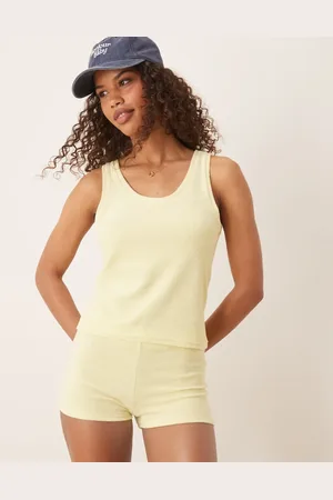 ASOS Pantalones muy cortos amarillo de tejido rizado de (parte de un conjunto)