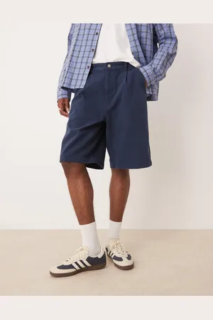 ASOS Pantalones cortos de corte alargado con pinzas de