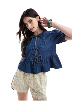 New Look Top vaquero azul con lazadas delanteras de