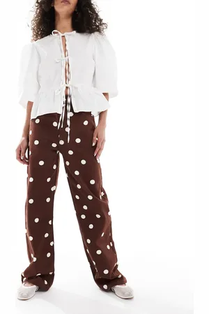 ASOS Vaqueros dad marrones con estampado de lunares de