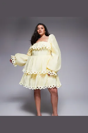 ASOS Vestido corto amarillo pastel escalonado con mangas abullonadas y ribetes calados de Curve