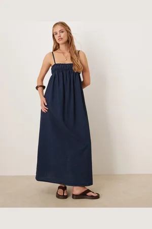 ASOS Vestido largo amplio con pecho fruncido y acabado enjuagado de denim suave de -Azul