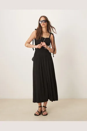 ASOS Vestido veraniego midi de tirantes anudados con cuerpo fruncido de tejido rugoso de