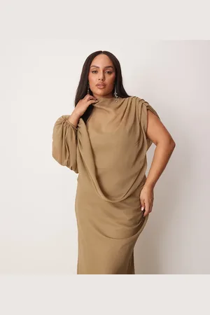 ASOS Vestido largo con cuello alto, cuerpo asimétrico drapeado y abertura de ASOS DESIGN Curve-Neutro