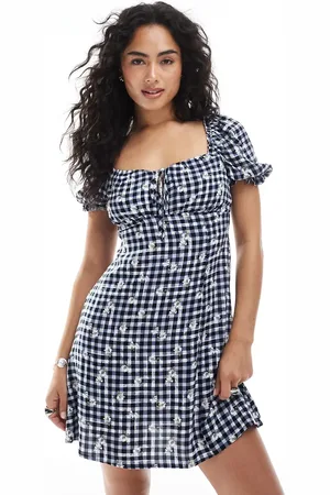 New Look Vestido corto a cuadros vichy azules de estilo mesonera de