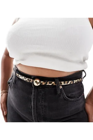 ASOS Cinturón para cintura y cadera estrecho con estampado de y hebilla abombada de ASOS DESIGN Curve-Marrón