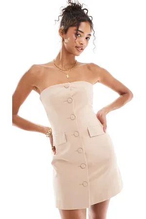 Miss Selfridge Vestido de sastre corto beis abotonado con escote palabra de honor de -Beis neutro