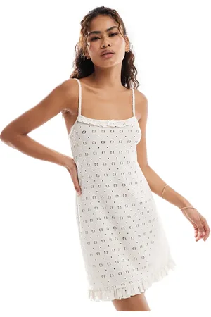 Miss Selfridge Vestido corto color estilo babydoll de punto liso estilo croché de -Blanco