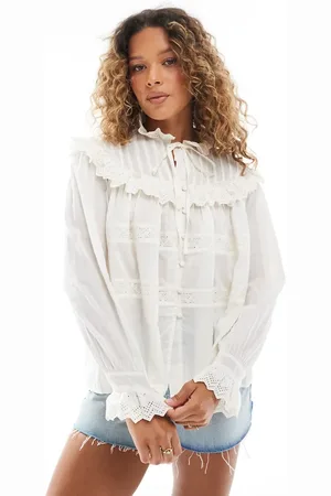 ASOS Camisa color con detalle de volantes, diseño bordado e insertos de encaje de -Blanco