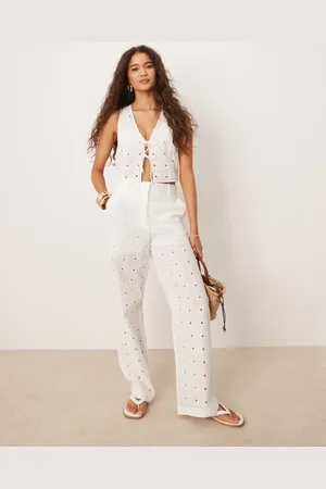 MANGO Pantalones blancos de pernera recta con detalles bordados de (parte de un conjunto)