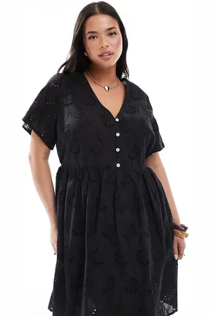 New Look Vestido corto amplio con diseño bordado de New Look Curve
