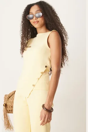 ASOS Top amarillo sin mangas con detalle de botones de tejido entrelazado de (parte de un conjunto)
