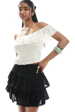 ASOS Minifalda negra con volantes escalonados y ribete de encaje de