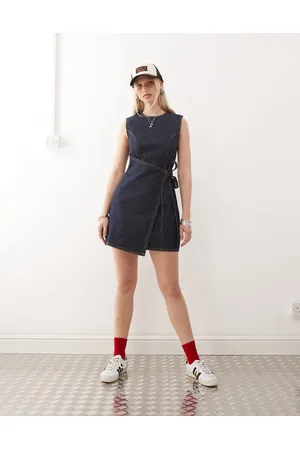 COLLUSION Vestido vaquero corto con detalle cruzado y enjuagado de -Azul