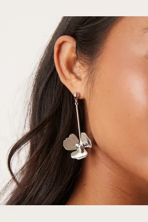 ASOS Pendientes largos plateados con detalle floral de