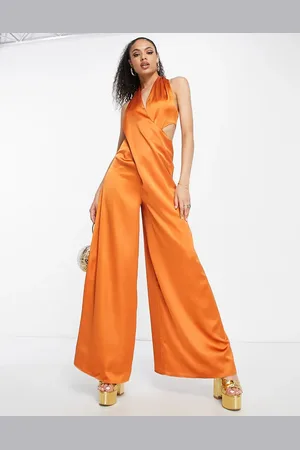 ASOS Mono largo color con cuello halter cruzado en la parte delantera y diseño drapeado con aberturas de -Naranja