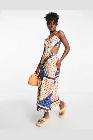 Urban Revivo Vestido midi de tirantes con estampado tipo pañuelo de