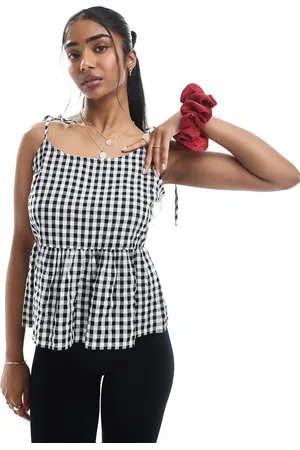 Pieces® Top a cuadros vichy negros de tirantes anudados de