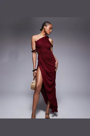 ASOS Vestido midi guinda oscuro fruncido y asimétrico con detalle de tiras retorcidas de tejido texturizado de ASOS DESIGN Tall