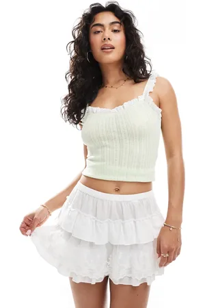 Miss Selfridge Top verde de tirantes de canalé con ribete bordado de