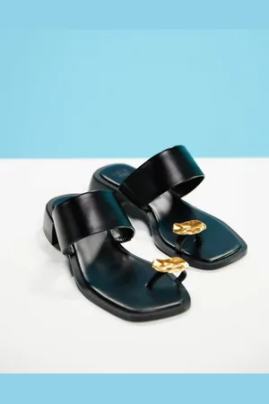 ASOS Sandalias de dedo negras con detalle metálico efecto golpeado Finesse de -Negro