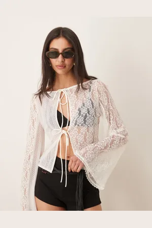 ASOS Top blanco con mangas acampanadas y lazada delantera de encaje variado de