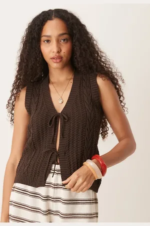 ASOS Top sin mangas con lazada delantera de punto de ochos de