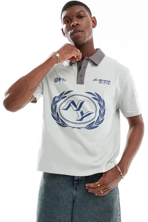 ASOS Polo gris de corte cuadrado holgado con estampado gráfico en el pecho de