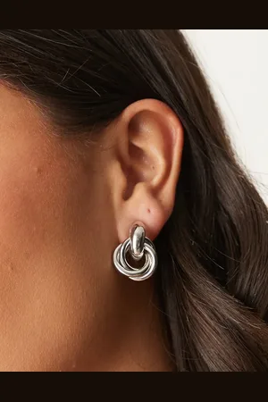 DesignB London Pendientes plateados con diseño anudado estilo aldaba de DesignB