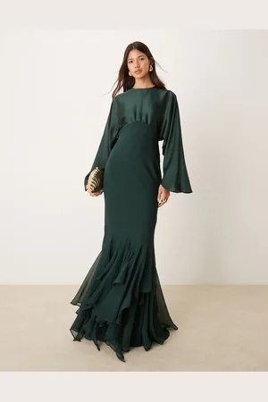 ASOS Vestido largo con mangas tipo capa y godets de